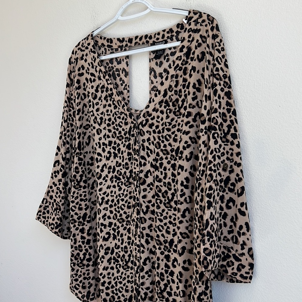 Torrid Leopard Print Button Up Tunic - image 6